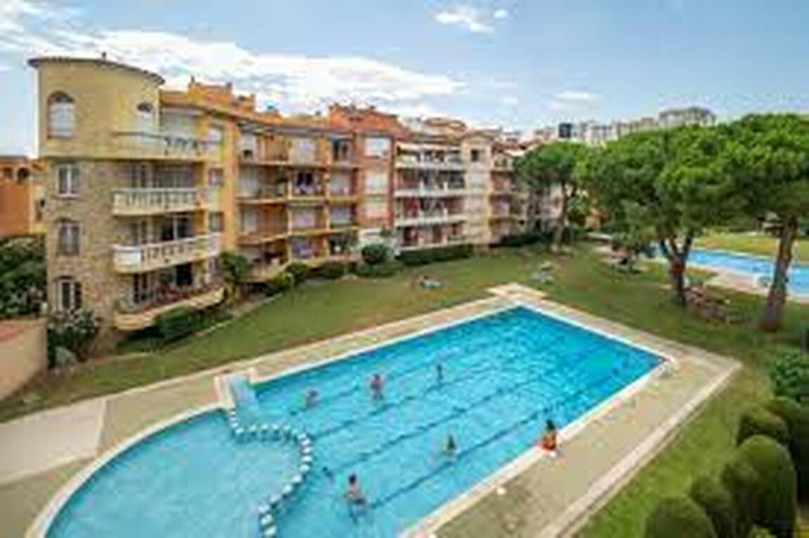 Flat for sale 200 metres from the beach in Empuriabrava.