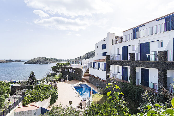 Hôtel fantastique à vendre à Port Lligat avec vue sur la mer.