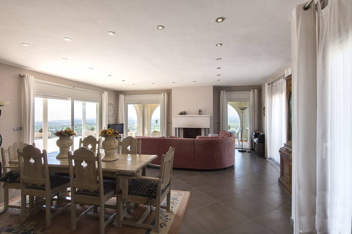 Luxusvilla zum Verkauf mit Panoramablick in Palau Saverdera