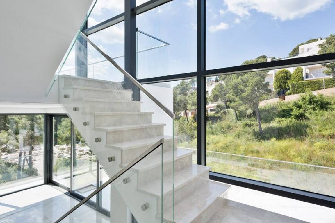 Bonita casa nueva de estilo moderno en venta en Llança