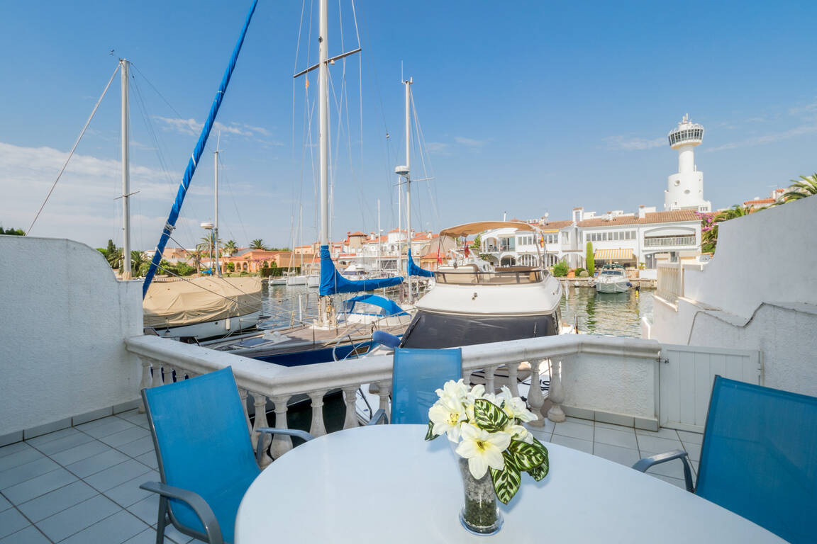 Detachedhouse with mooring for sailboat 2nd line of sea, Empuriabrava