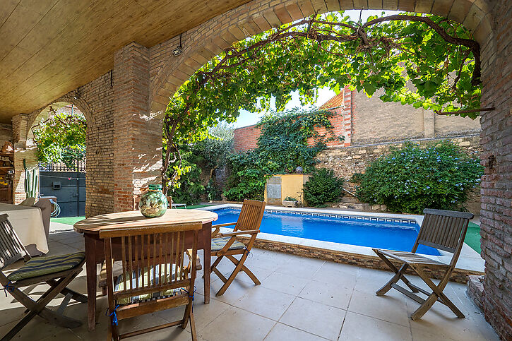 Nice rustic Catalan-style house for sale in Castello d