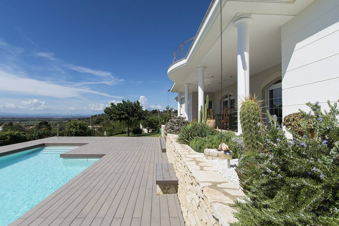 Belle maison de luxe à vendre avec vue sur la baie de Roses à Pau