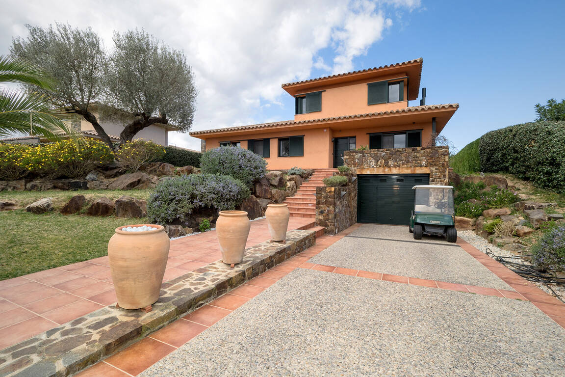 Preciosa casa a la venta en el Golf de Torremirona