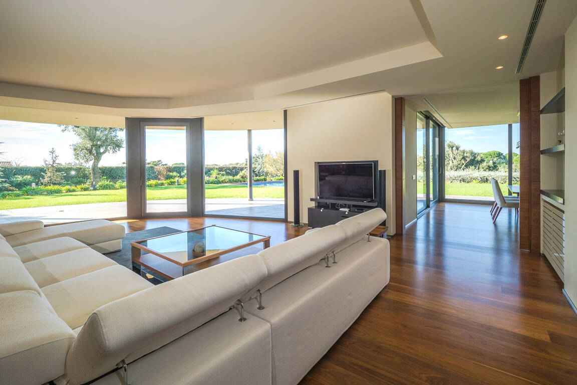 Wunderschöne hochstehende Villa zum Verkauf in Golf de Peralada