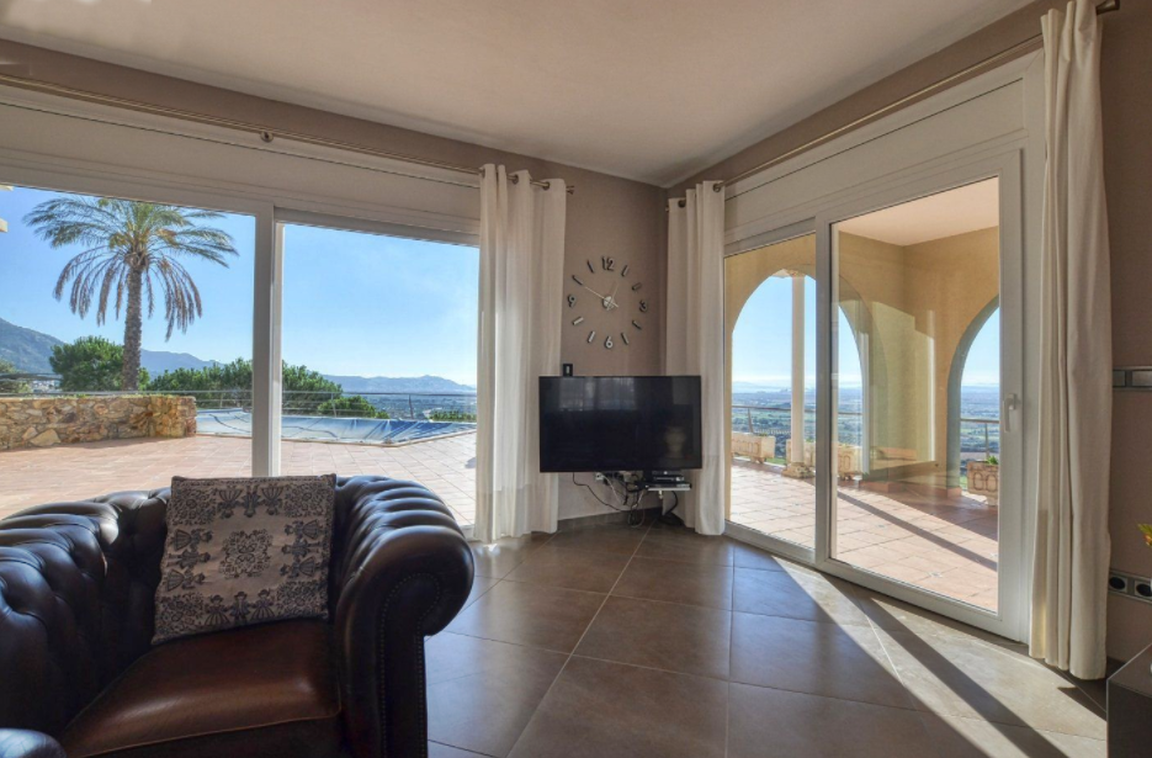 Luxusvilla zum Verkauf mit Panoramablick in Palau Saverdera