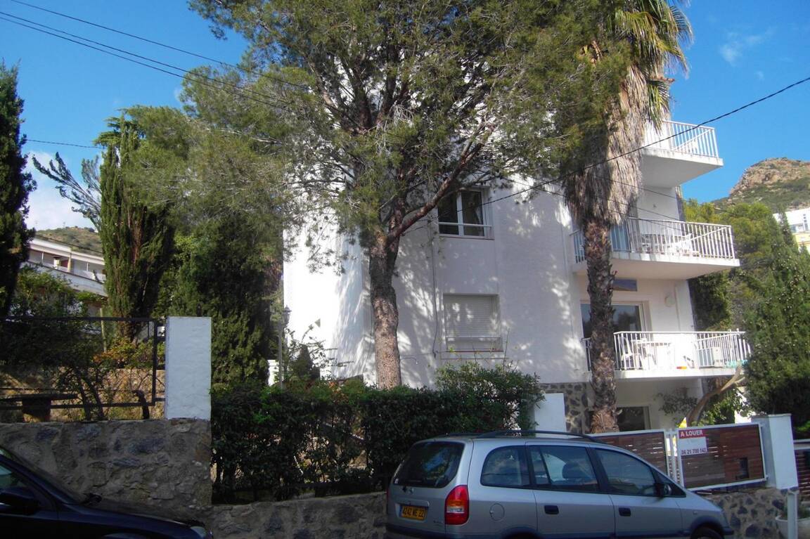 Refurbished flat 50 metres from Canyelles beach, Roses