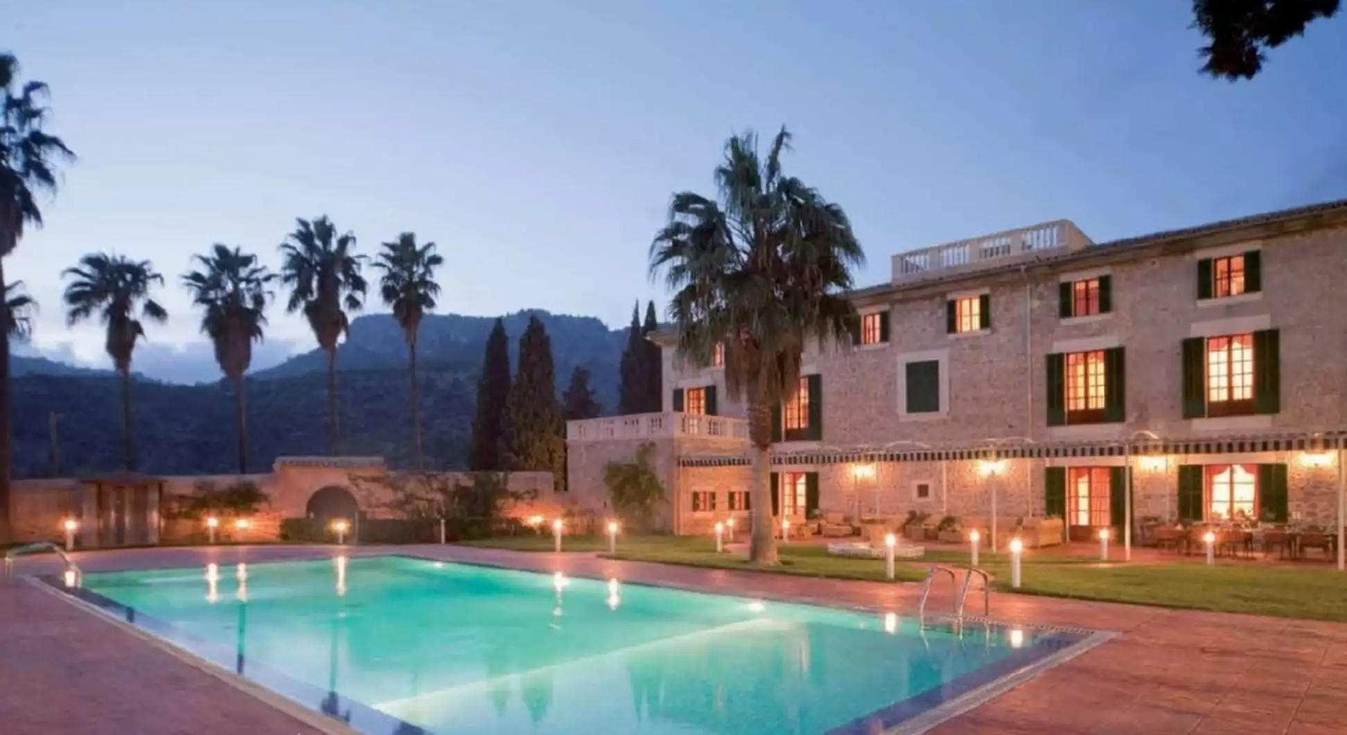 Manor house with 84 rooms, pool and park near Valldemossa