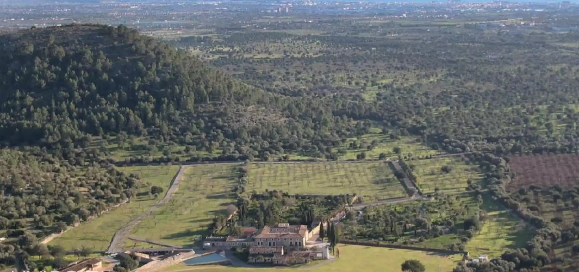 Casa señorial con 84 habitaciones, piscina y parque cerca de Valldemossa