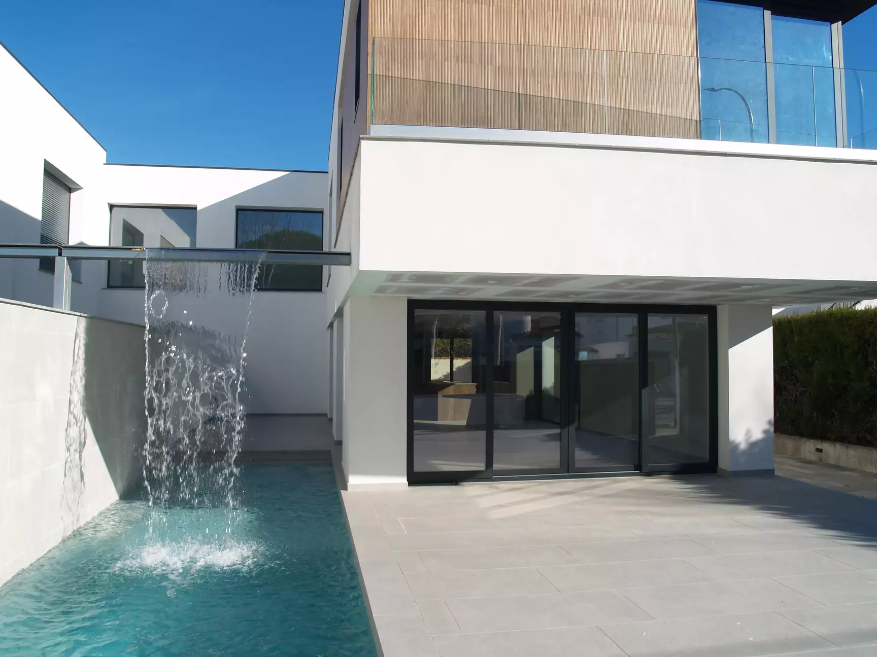 Beautiful new house in Empuriabrava with pool and modern style. Exclusive sale.  ( A )