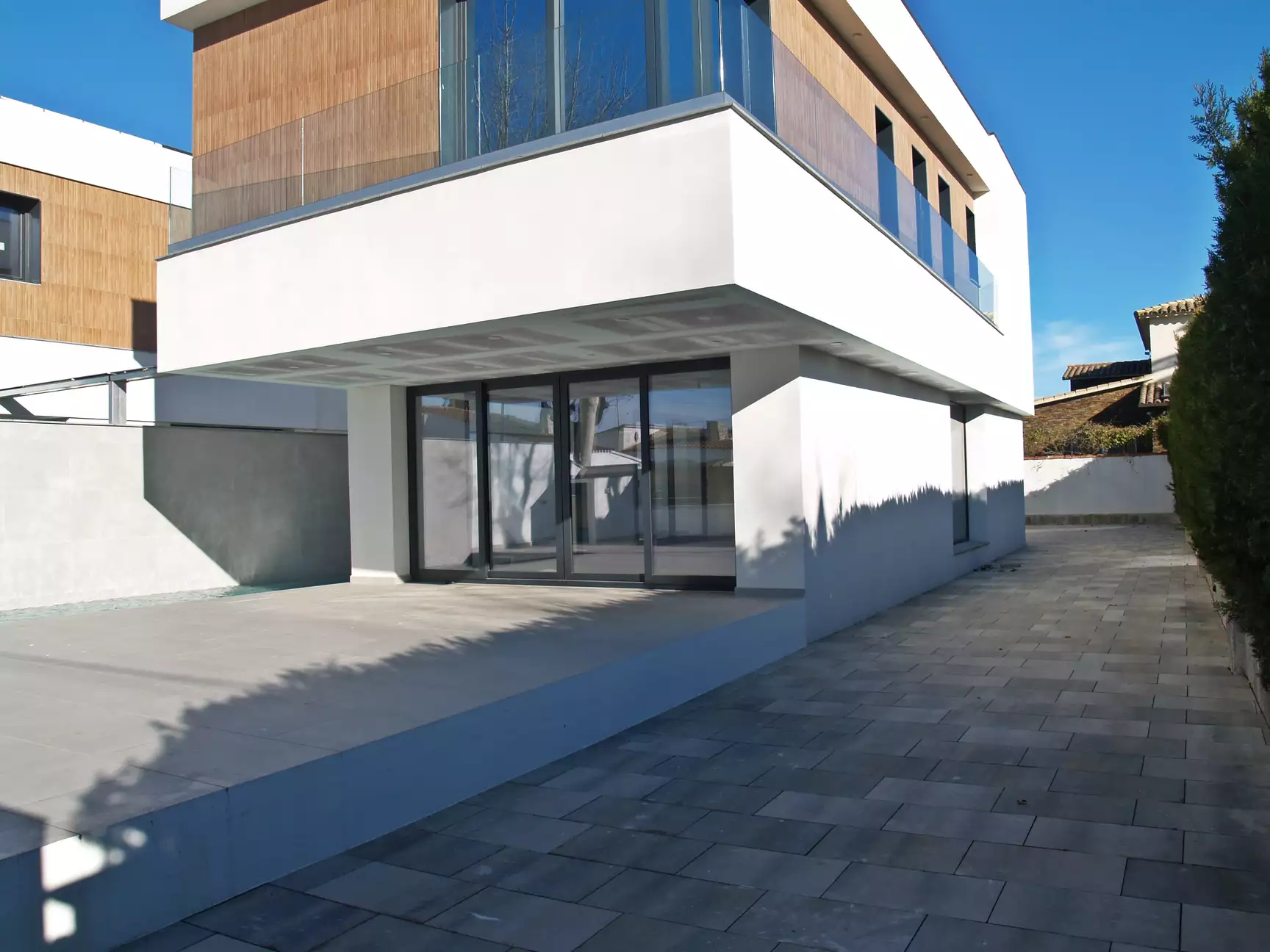 Beautiful new house in Empuriabrava with pool and modern style. Exclusive sale.  ( A )