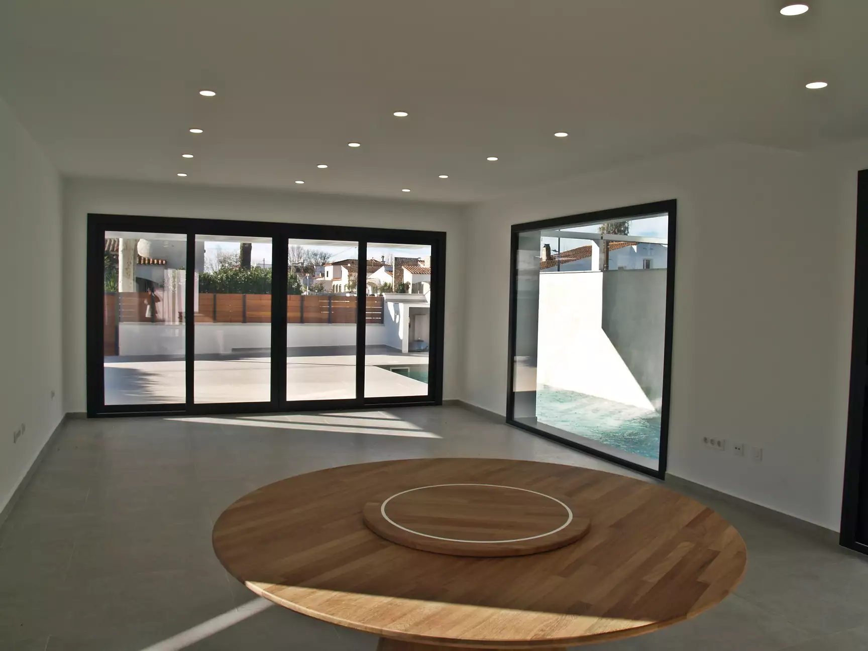 Beautiful new house in Empuriabrava with pool and modern style. Exclusive sale.  ( A )