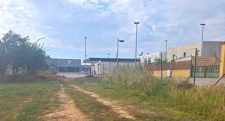 Terreny a Empuriabrava: ideal per construir 60 habitatges o 36 cases individuals.
